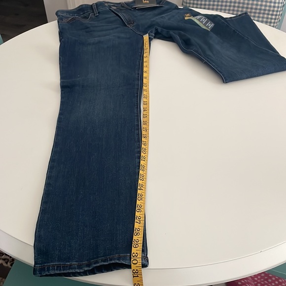 Lee Womens Regular Fit Straight Leg -Flex Motion- Mid Rise- Dark Wash Jeans- 10M - Picture 10 of 14